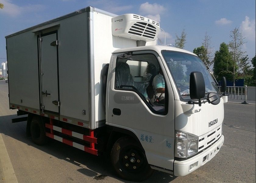 ISUZU 2 Tons Ice Box Truck , Refrigerated Cold Room Truck For Frozen