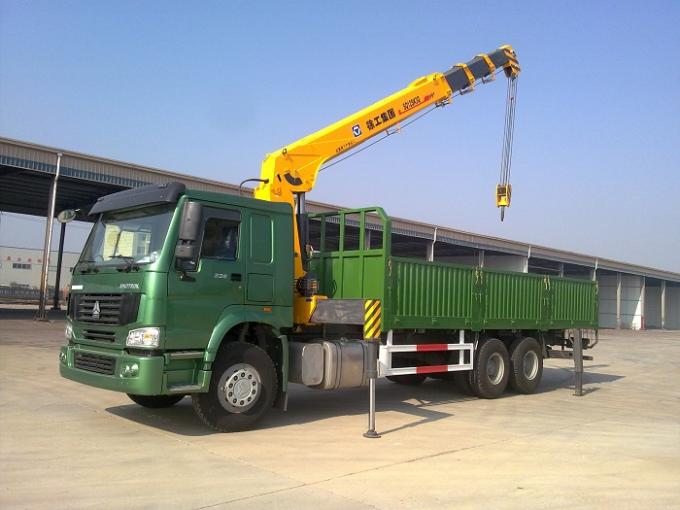 12 Tons XCMG Truck Mounted Telescopic Crane , Howo 10 Wheel High Up