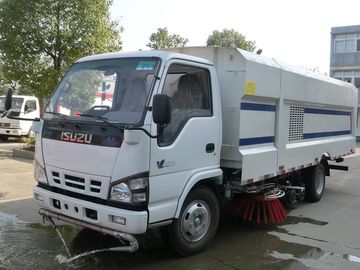 Isuzu Vacuum Road Sweeper Truck 4 Tons 4000 Liters With 5cbm Dust Bin