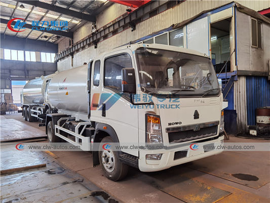 HOWO RHD 8000 Liters LPG Bobtail Truck For Gas Station