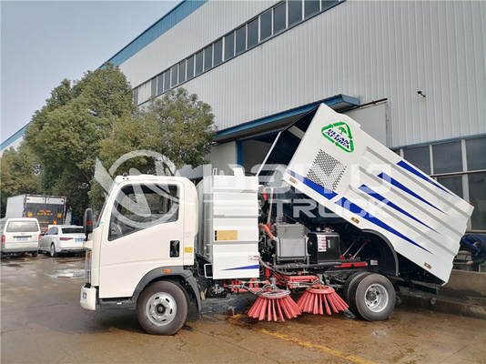 7.5m3 Howo Vacuum Sweeper Truck For Airport / Street Cleaning Service