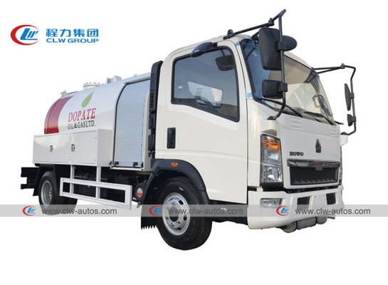 HOWO 4x2 RHD 5000L 2.5T LPG Bobtail Truck With Dispenser