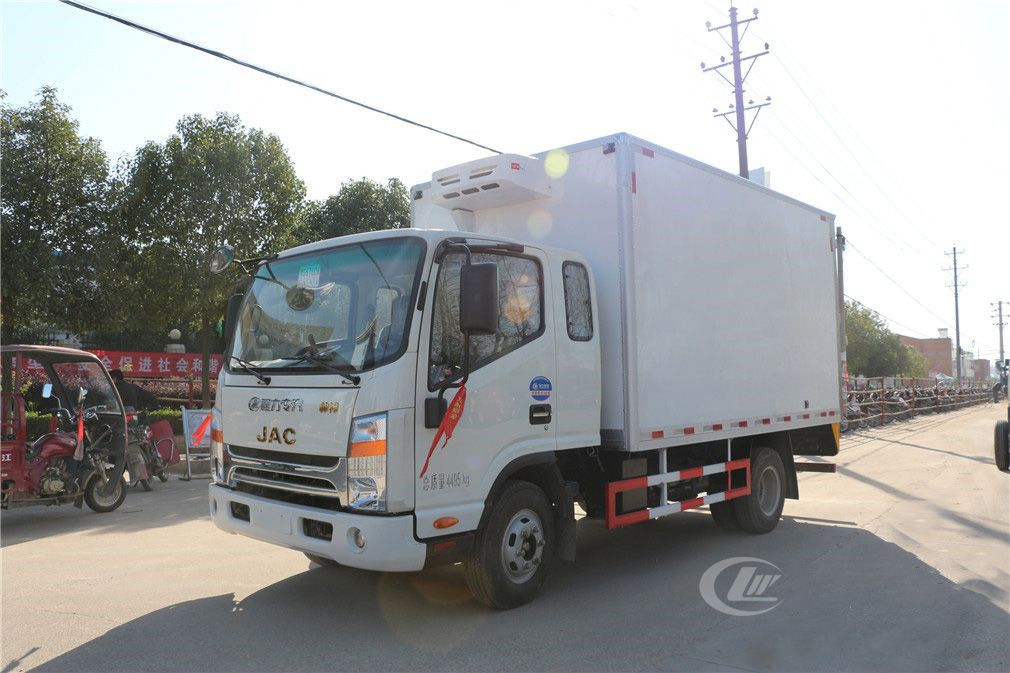 3 Tons Refrigerated Box Truck , Ice Cream Milk Transport Cooling