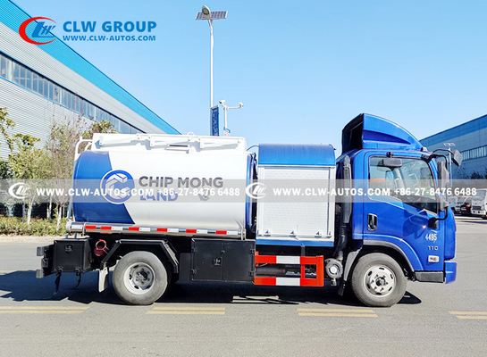 HOWO 6 Wheels 5Cbm 5000 Liters Fuel Truck Mobile Oil Tanker Off Road Aircraft Transport