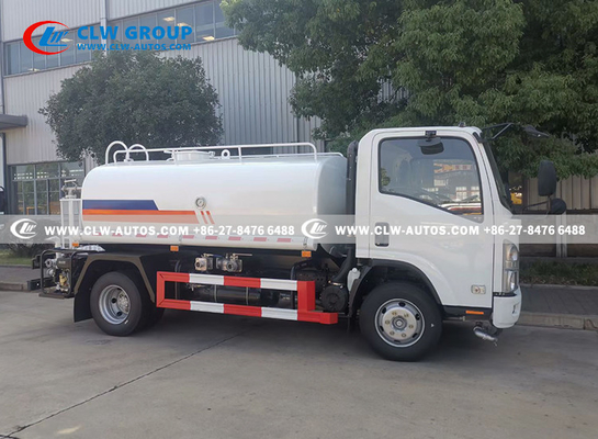 5 Ton Isuzu Water Sprinkler Truck Hydraulic Operated Spray Heads Debris Cleaning