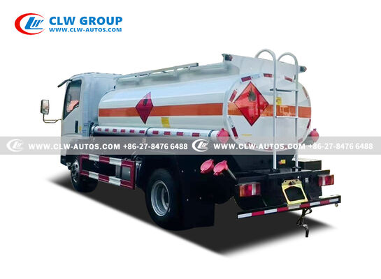 Sinotruk HOWO Right-Hand Drive 4x2 Diesel Bowser Truck with High-Capacity Carbon Steel Tank for Bulk Fuel Transport
