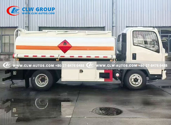 Sinotruk HOWO Right-Hand Drive 4x2 Diesel Bowser Truck with High-Capacity Carbon Steel Tank for Bulk Fuel Transport