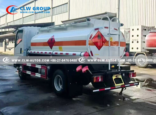Sinotruk HOWO Right-Hand Drive 4x2 Diesel Bowser Truck with High-Capacity Carbon Steel Tank for Bulk Fuel Transport