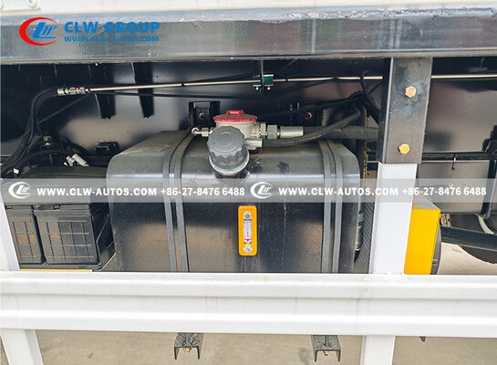 HOWO 18m Insulated Boom Aerial Work Platform Truck with 45kV Insulation Handling Jib
