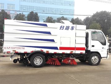 Diesel Small Street Vacuum Truck , ISUZU Vacuum Road Sweeper With Water Tank