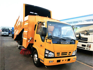 ISUZU 4*2 Road Road Washing Truck , Cleaning Tank Truck With 4cbm Water 5cbm Dust