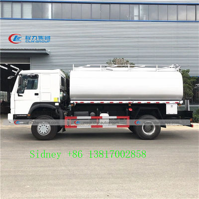 Sinotruk Howo 4x4 Off Road 290HP Fuel Tanker Truck With Pump