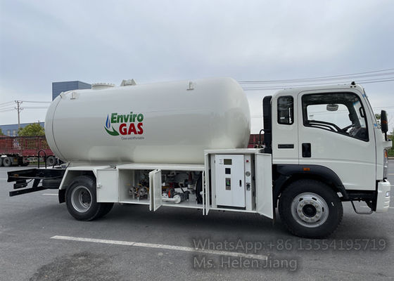 Sinotruk HOWO 6 Wheels 160HP 15000L 8T LPG Bobtail Truck