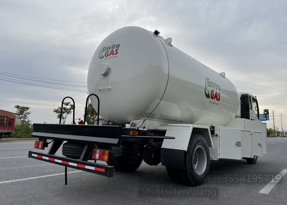 Sinotruk HOWO 6 Wheels 160HP 15000L 8T LPG Bobtail Truck