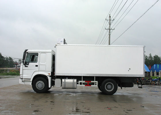 HOWO 4x2 6 Wheeler Refrigerated Box Truck With Thermo King Freezer