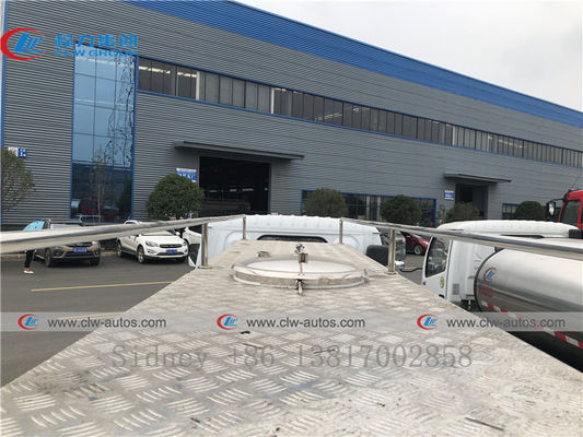 Dongfeng Duolika 4000L SS Q304-2B Tank Milk Delivery Truck