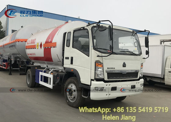 Sinotruk Howo 6 Wheels 140HP 8000L 4T LPG Bobtail Gas Truck