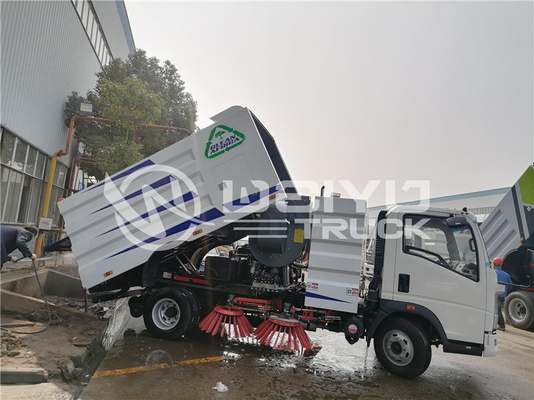 7.5m3 Howo Vacuum Sweeper Truck For Airport / Street Cleaning Service