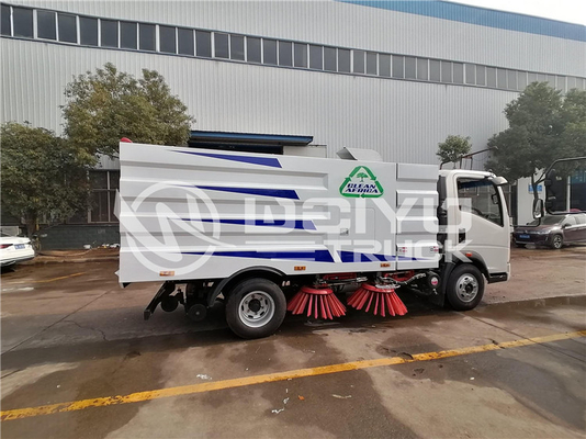 7.5m3 Howo Vacuum Sweeper Truck For Airport / Street Cleaning Service