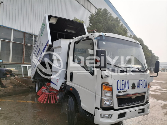 7.5m3 Howo Vacuum Sweeper Truck For Airport / Street Cleaning Service