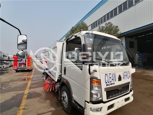 7.5m3 Howo Vacuum Sweeper Truck For Airport / Street Cleaning Service