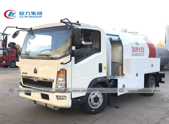 HOWO 4x2 RHD 5000L 2.5T LPG Bobtail Truck With Dispenser