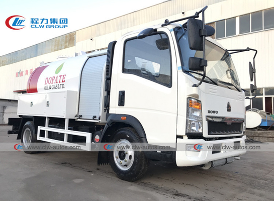 HOWO 4x2 RHD 5000L 2.5T LPG Bobtail Truck With Dispenser