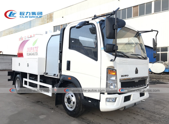 HOWO 4x2 RHD 5000L 2.5T LPG Bobtail Truck With Dispenser